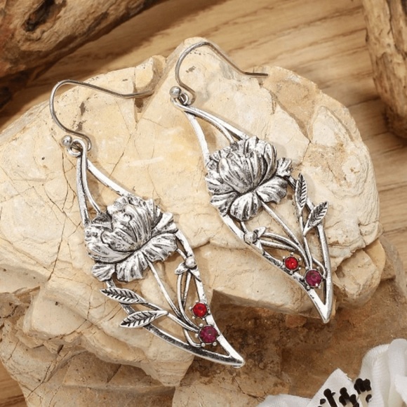 925 Sterling Silver Plated Flower Leaf Red Stone Earrings - Picture 1 of 5